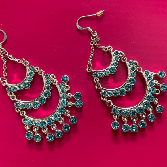 Jewelry - Womens dangle earrings